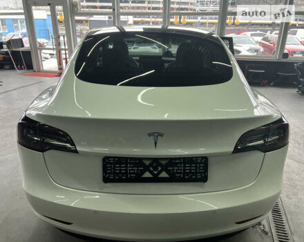 Белый Тесла Модель 3, объемом двигателя 0 л и пробегом 85 тыс. км за 18000 $, фото 7 на Automoto.ua