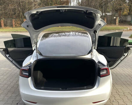 Белый Тесла Модель 3, объемом двигателя 0 л и пробегом 83 тыс. км за 21500 $, фото 14 на Automoto.ua