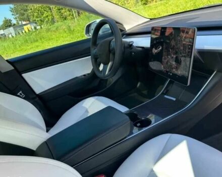 Білий Тесла Модель 3, об'ємом двигуна 0 л та пробігом 62 тис. км за 12000 $, фото 6 на Automoto.ua