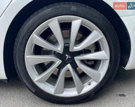 Белый Тесла Модель 3, объемом двигателя 0 л и пробегом 148 тыс. км за 17300 $, фото 6 на Automoto.ua