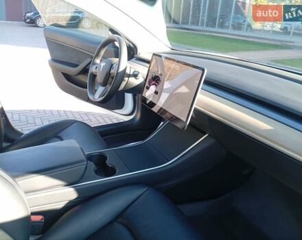 Тесла Модель 3 2020 в Луцке на Automoto.ua Белый Тесла Модель 3, объемом двигателя 0 л и пробегом 70 тыс. км за 17999 $, фото 28 на Automoto.ua