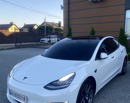 Белый Тесла Модель 3, объемом двигателя 0 л и пробегом 101 тыс. км за 22000 $, фото 1 на Automoto.ua