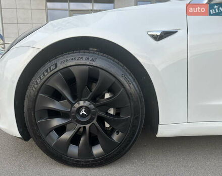 Білий Тесла Модель 3, об'ємом двигуна 0 л та пробігом 63 тис. км за 21000 $, фото 19 на Automoto.ua