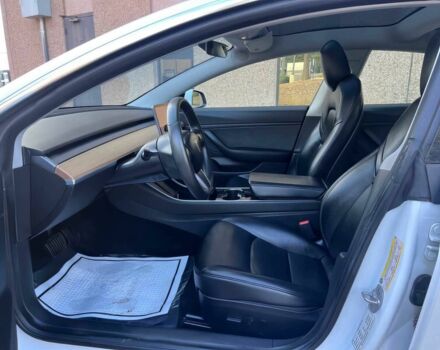 Білий Тесла Модель 3, об'ємом двигуна 0 л та пробігом 45 тис. км за 11300 $, фото 6 на Automoto.ua