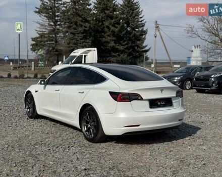 Белый Тесла Модель 3, объемом двигателя 0 л и пробегом 130 тыс. км за 17950 $, фото 9 на Automoto.ua