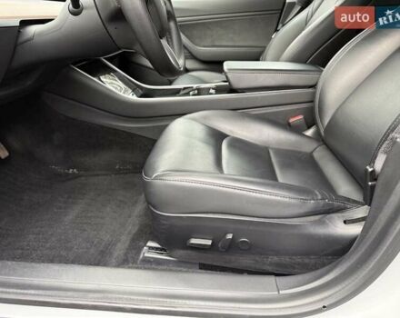 Білий Тесла Модель 3, об'ємом двигуна 0 л та пробігом 58 тис. км за 23000 $, фото 22 на Automoto.ua