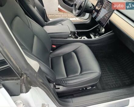 Білий Тесла Модель 3, об'ємом двигуна 0 л та пробігом 112 тис. км за 18500 $, фото 14 на Automoto.ua