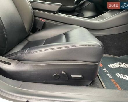 Білий Тесла Модель 3, об'ємом двигуна 0 л та пробігом 65 тис. км за 19700 $, фото 26 на Automoto.ua