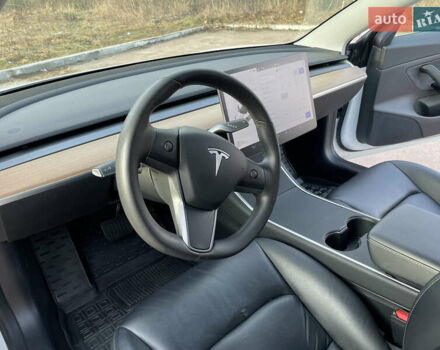 Белый Тесла Модель 3, объемом двигателя 0 л и пробегом 65 тыс. км за 22500 $, фото 8 на Automoto.ua