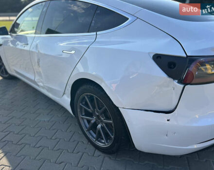 Білий Тесла Модель 3, об'ємом двигуна 0 л та пробігом 217 тис. км за 13500 $, фото 6 на Automoto.ua