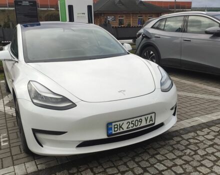 Белый Тесла Модель 3, объемом двигателя 0 л и пробегом 51 тыс. км за 16000 $, фото 5 на Automoto.ua