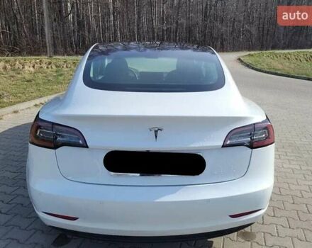 Білий Тесла Модель 3, об'ємом двигуна 0 л та пробігом 47 тис. км за 26200 $, фото 5 на Automoto.ua