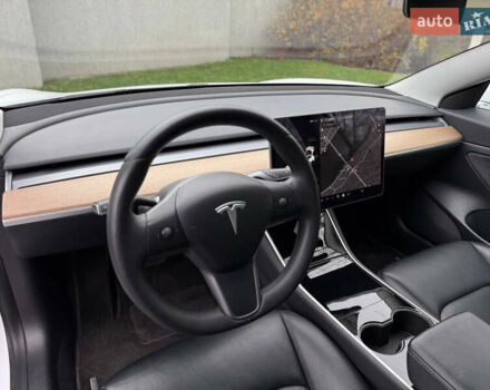 Белый Тесла Модель 3, объемом двигателя 0 л и пробегом 105 тыс. км за 14999 $, фото 14 на Automoto.ua