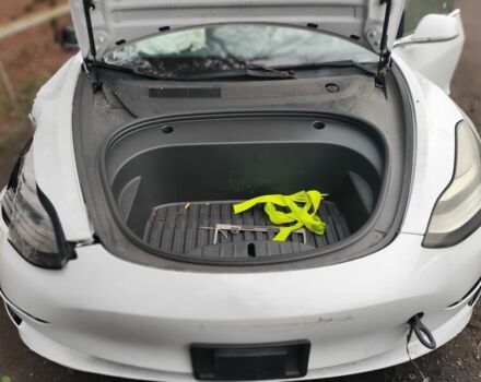 Белый Тесла Модель 3, объемом двигателя 0 л и пробегом 67 тыс. км за 9500 $, фото 13 на Automoto.ua