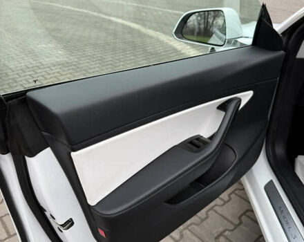 Білий Тесла Модель 3, об'ємом двигуна 0 л та пробігом 107 тис. км за 13800 $, фото 13 на Automoto.ua