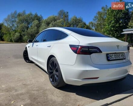 Белый Тесла Модель 3, объемом двигателя 0 л и пробегом 90 тыс. км за 16000 $, фото 2 на Automoto.ua