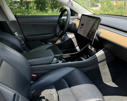 Тесла Модель 3 2020 у Кременчуге на Automoto.ua Білий Тесла Модель 3, об'ємом двигуна 0 л та пробігом 80 тис. км за 18000 $, фото 9 на Automoto.ua