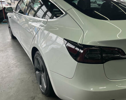 Белый Тесла Модель 3, объемом двигателя 0 л и пробегом 85 тыс. км за 18000 $, фото 6 на Automoto.ua