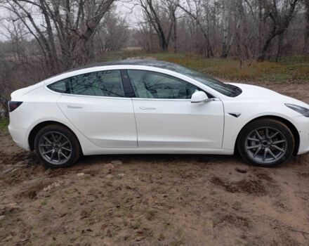 Белый Тесла Модель 3, объемом двигателя 0 л и пробегом 77 тыс. км за 16000 $, фото 3 на Automoto.ua