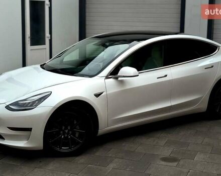 Білий Тесла Модель 3, об'ємом двигуна 0 л та пробігом 67 тис. км за 18600 $, фото 3 на Automoto.ua