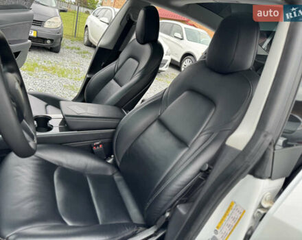 Белый Тесла Модель 3, объемом двигателя 0 л и пробегом 120 тыс. км за 17500 $, фото 38 на Automoto.ua