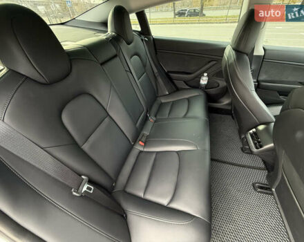 Білий Тесла Модель 3, об'ємом двигуна 0 л та пробігом 73 тис. км за 23850 $, фото 17 на Automoto.ua