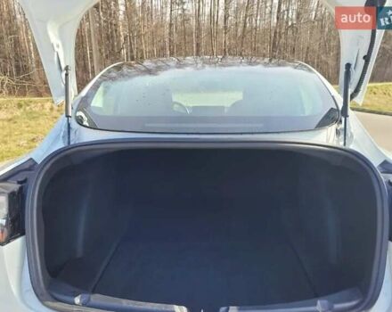 Білий Тесла Модель 3, об'ємом двигуна 0 л та пробігом 47 тис. км за 26200 $, фото 17 на Automoto.ua