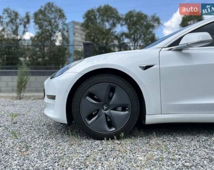 Білий Тесла Модель 3, об'ємом двигуна 0 л та пробігом 57 тис. км за 18650 $, фото 12 на Automoto.ua