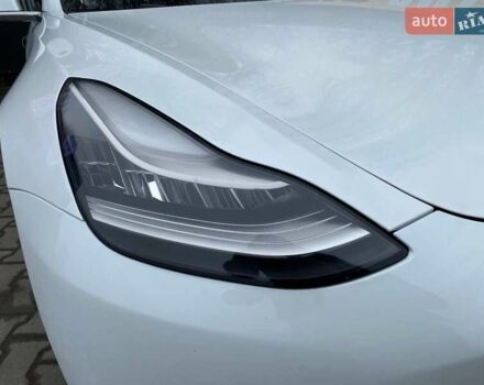 Білий Тесла Модель 3, об'ємом двигуна 0 л та пробігом 65 тис. км за 19700 $, фото 3 на Automoto.ua