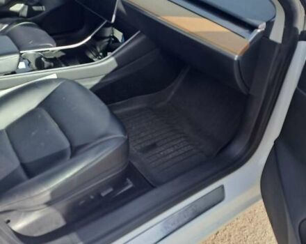 Білий Тесла Модель 3, об'ємом двигуна 0 л та пробігом 81 тис. км за 16500 $, фото 19 на Automoto.ua