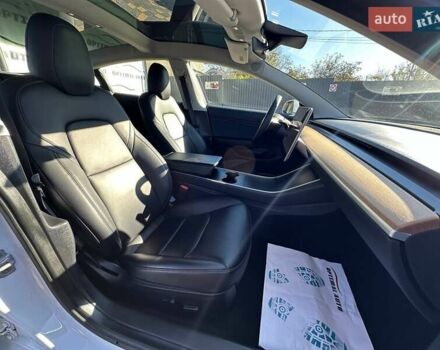 Белый Тесла Модель 3, объемом двигателя 0 л и пробегом 108 тыс. км за 17950 $, фото 19 на Automoto.ua