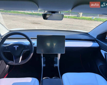 Білий Тесла Модель 3, об'ємом двигуна 0 л та пробігом 74 тис. км за 19000 $, фото 17 на Automoto.ua