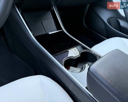 Білий Тесла Модель 3, об'ємом двигуна 0 л та пробігом 92 тис. км за 21300 $, фото 22 на Automoto.ua