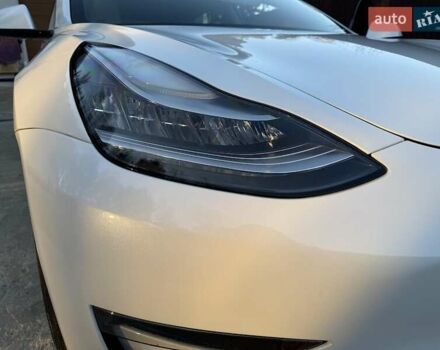 Білий Тесла Модель 3, об'ємом двигуна 0 л та пробігом 92 тис. км за 21300 $, фото 31 на Automoto.ua