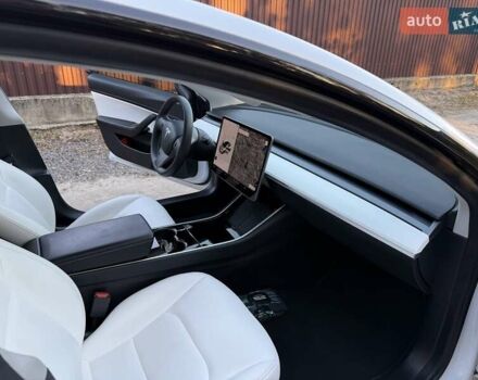 Білий Тесла Модель 3, об'ємом двигуна 0 л та пробігом 92 тис. км за 21300 $, фото 30 на Automoto.ua