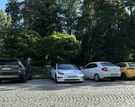 Білий Тесла Модель 3, об'ємом двигуна 0 л та пробігом 65 тис. км за 35000 $, фото 2 на Automoto.ua