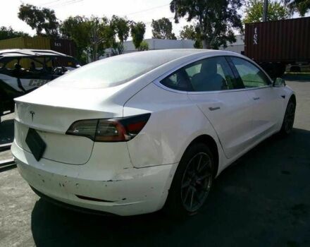 Белый Тесла Модель 3, объемом двигателя 0 л и пробегом 80 тыс. км за 12000 $, фото 2 на Automoto.ua