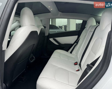 Білий Тесла Модель 3, об'ємом двигуна 0 л та пробігом 75 тис. км за 19900 $, фото 21 на Automoto.ua