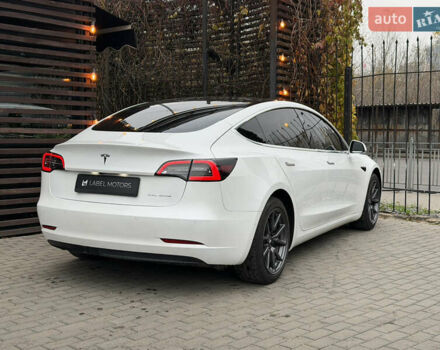 Білий Тесла Модель 3, об'ємом двигуна 0 л та пробігом 111 тис. км за 19900 $, фото 6 на Automoto.ua
