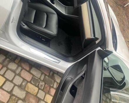 Белый Тесла Модель 3, объемом двигателя 0 л и пробегом 60 тыс. км за 16999 $, фото 4 на Automoto.ua