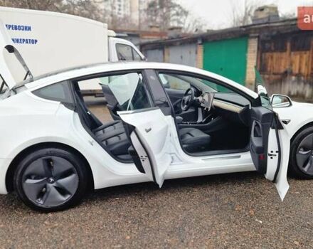 Білий Тесла Модель 3, об'ємом двигуна 0 л та пробігом 142 тис. км за 17300 $, фото 31 на Automoto.ua