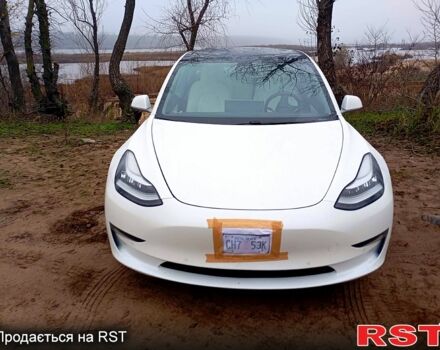 Белый Тесла Модель 3, объемом двигателя 75 л и пробегом 77 тыс. км за 16000 $, фото 1 на Automoto.ua