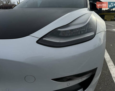 Білий Тесла Модель 3, об'ємом двигуна 0 л та пробігом 73 тис. км за 23850 $, фото 20 на Automoto.ua