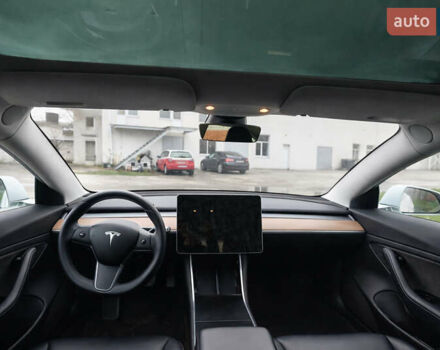 Белый Тесла Модель 3, объемом двигателя 0 л и пробегом 72 тыс. км за 20000 $, фото 3 на Automoto.ua