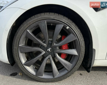 Білий Тесла Модель 3, об'ємом двигуна 0 л та пробігом 73 тис. км за 23850 $, фото 5 на Automoto.ua