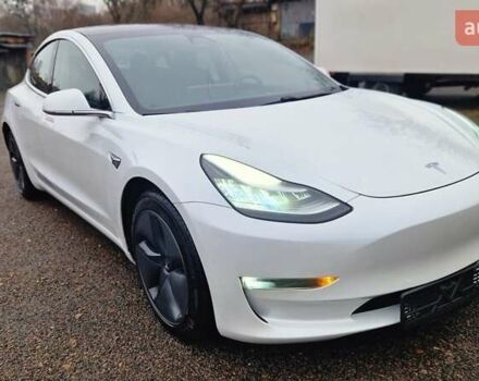Белый Тесла Модель 3, объемом двигателя 0 л и пробегом 142 тыс. км за 17300 $, фото 2 на Automoto.ua