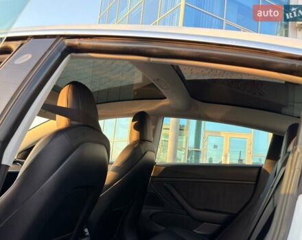 Білий Тесла Модель 3, об'ємом двигуна 0 л та пробігом 191 тис. км за 17950 $, фото 11 на Automoto.ua