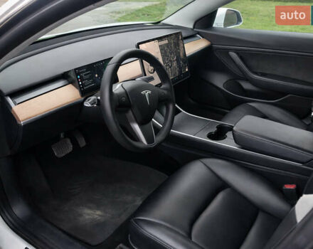 Белый Тесла Модель 3, объемом двигателя 0 л и пробегом 72 тыс. км за 20000 $, фото 5 на Automoto.ua