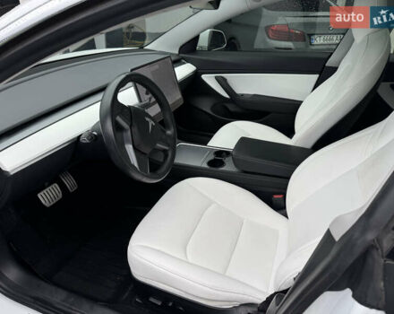 Білий Тесла Модель 3, об'ємом двигуна 0 л та пробігом 75 тис. км за 19900 $, фото 20 на Automoto.ua