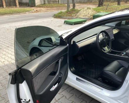Белый Тесла Модель 3, объемом двигателя 0 л и пробегом 83 тыс. км за 21500 $, фото 10 на Automoto.ua